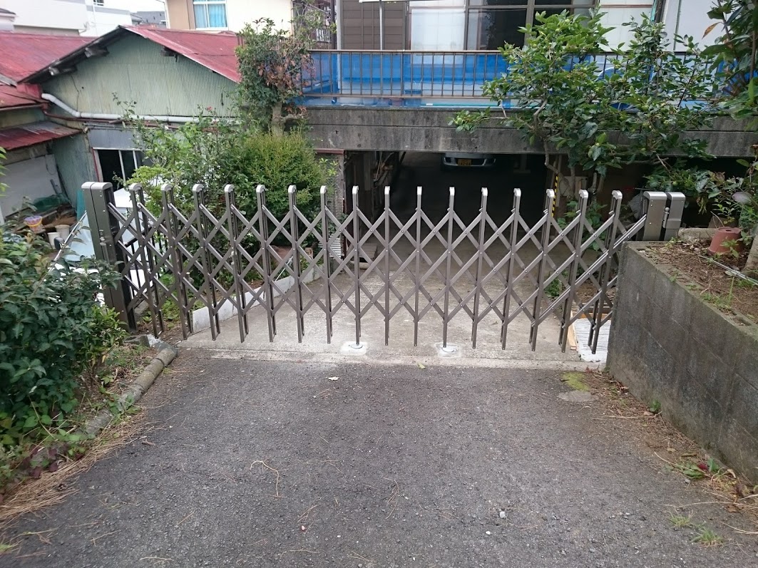 車庫入口／伸縮門扉改修工事