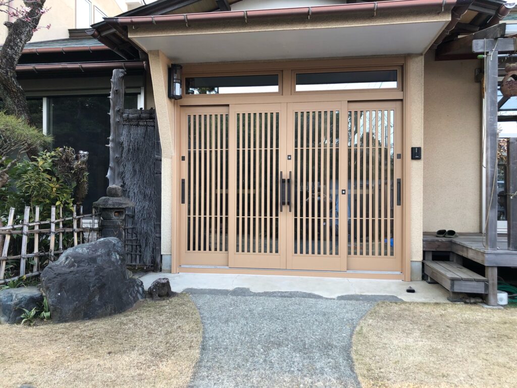 玄関リノベーション（引戸はつり工事）